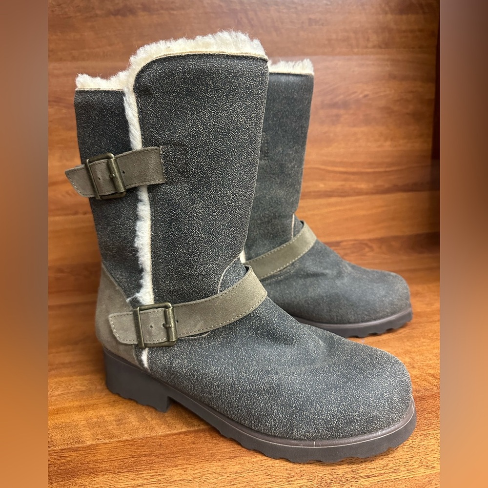 Bearpaw Women's Suede winter Boots size 10